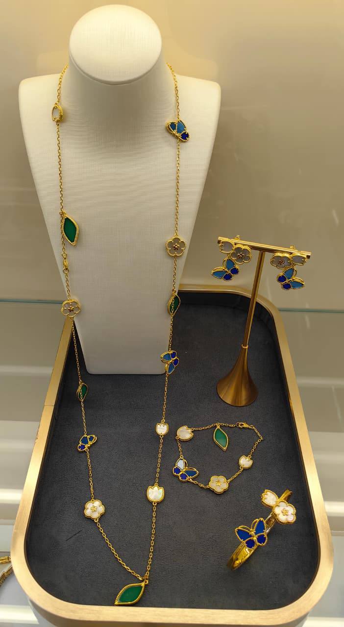 VCA Set
MASTER 💫✨
VANCLEAF SET
350 dhs✅

Zain89
♥️♥️♥️
