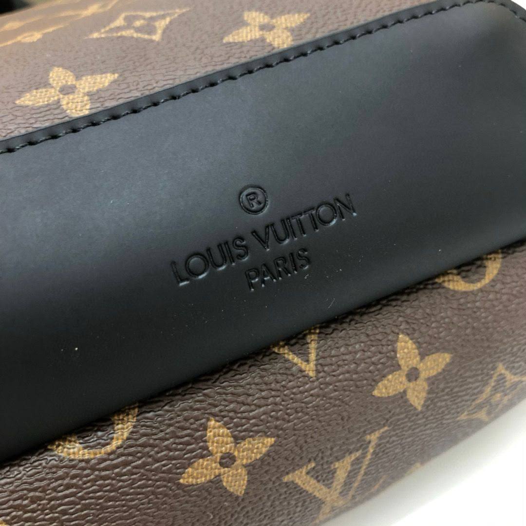 LV
 NEW CAME GOOD QUALITY WITH BOX 
100 dhs✅

Zain295
♥️♥️♥️