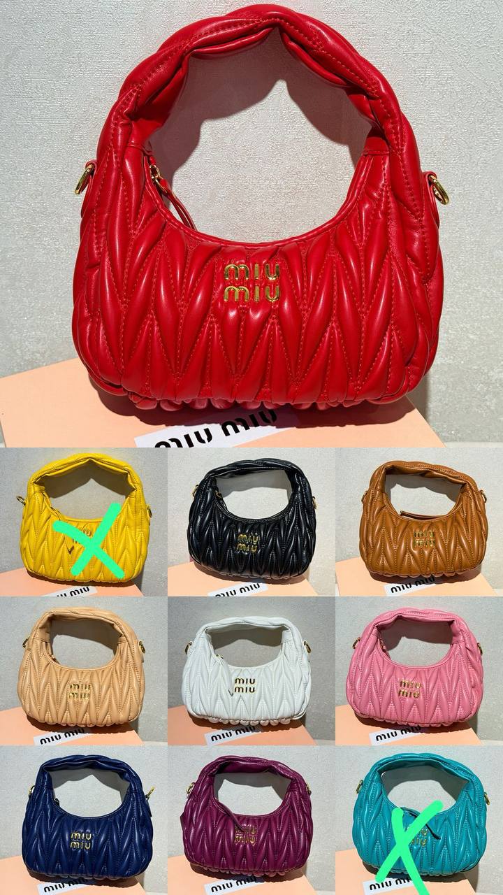 Miu Miu 
20cm
90 dhs🪙🖤

Zain44
♥️♥️♥️