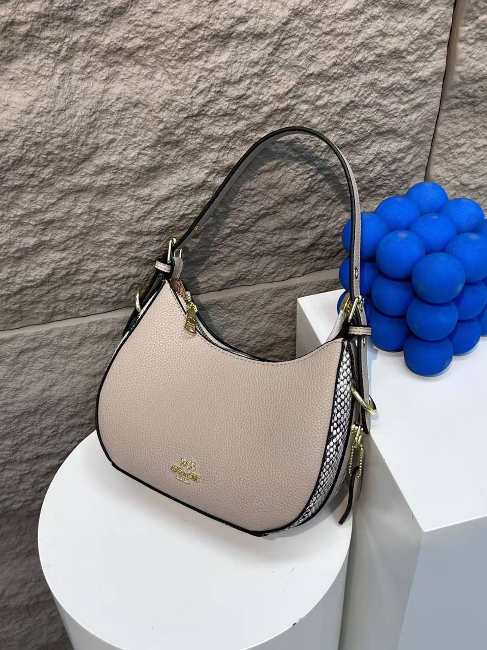Coach 
65 dhs💓

Zain232
♥️♥️♥️