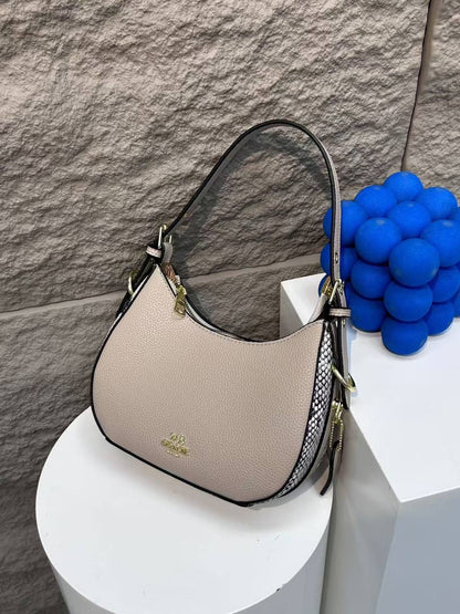 Coach 
65 dhs💓

Zain232
♥️♥️♥️