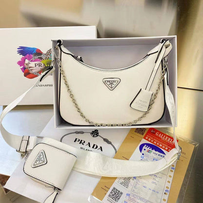 Prada
95 dhs🪙🌨️
SIZE：23CM
Good quality 

with box
🎁🎁🎁

Zain35
♥️♥️♥️