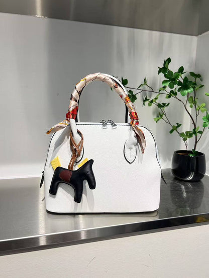 HERMES
ʙᴏʟɪᴅᴇ
ᴡɪᴛʜ ʟᴏɴɢ ʙᴇʟᴛ sᴛʀᴀᴘ
sɪᴢᴇ: 26 cm
ᴡɪᴛʜᴏᴜᴛ ʙᴏx

70 dhs🪙💕

Zain31
♥️♥️♥️