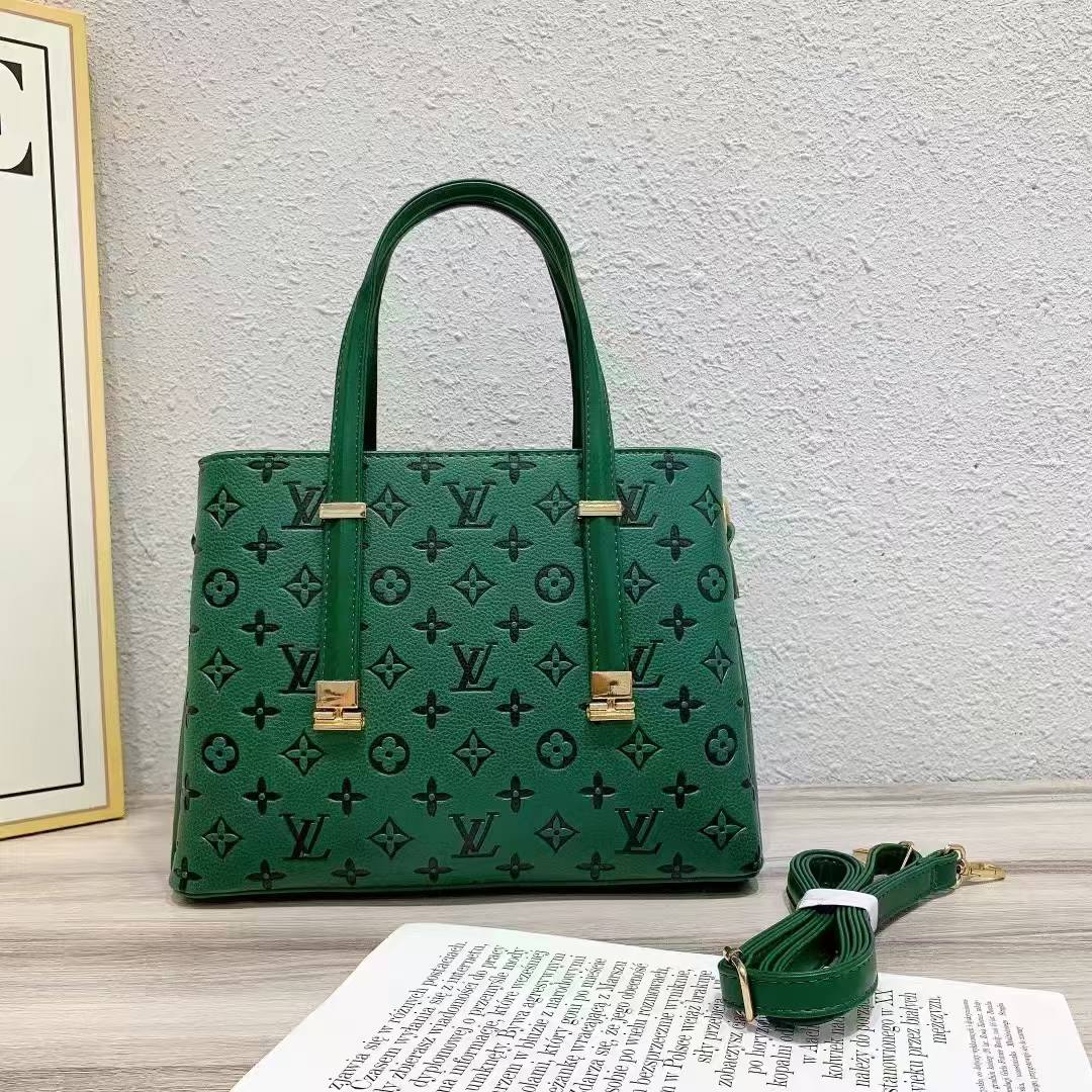 LV
GOOD quality 
110 dhs💓

Zain200
♥️♥️♥️