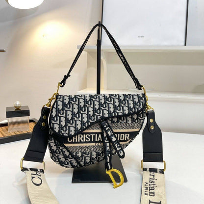 DIOR 
 HIGH QUALITY 
WITH BOX 
🎁🎁🎁

120 dhs✅

Zain39
♥️♥️♥️