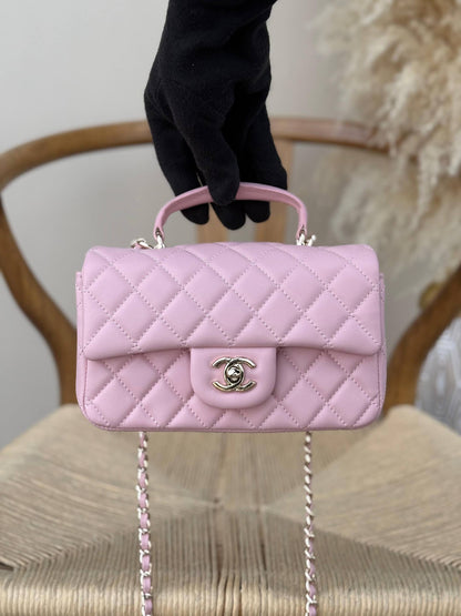 New collection✨✨✨
CHANEL
20cm
350 dhs👑
Top quality 
With box🎁

Zain167
♥️♥️♥️