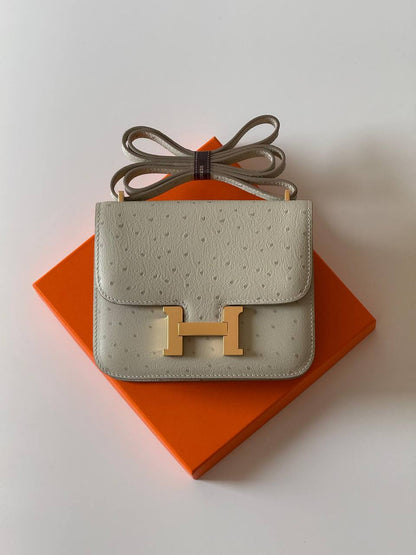 Hermes constance 18cm💕master quality😍with box❤️
340 dhs🪙🌨️

Zain52
♥️♥️♥️