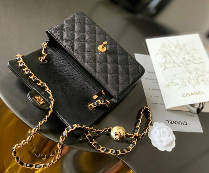 CHANEL

 RESTOCK 
GOOD QUALITY 

WITH BOX 
100 dhs🇦🇪🇦🇪

Size:22cm

Zain295
Zain39
♥️♥️♥️