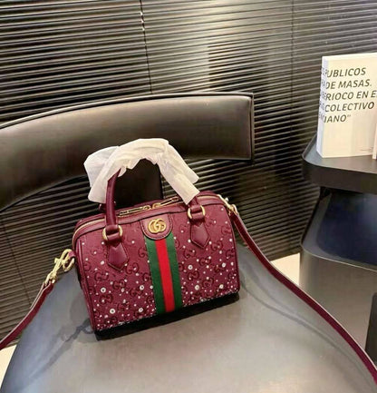 GUCCI 

COPY ONE NEW CAME 

WITH BOX 
🎁🎁🎁

205 dhs❣️

Zain39
♥️♥️♥️