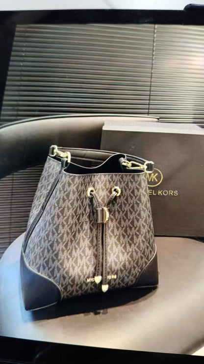 Bags
95 dhs✅

high quality 
With box
🎁🎁🎁

Zain26
♥️♥️♥️