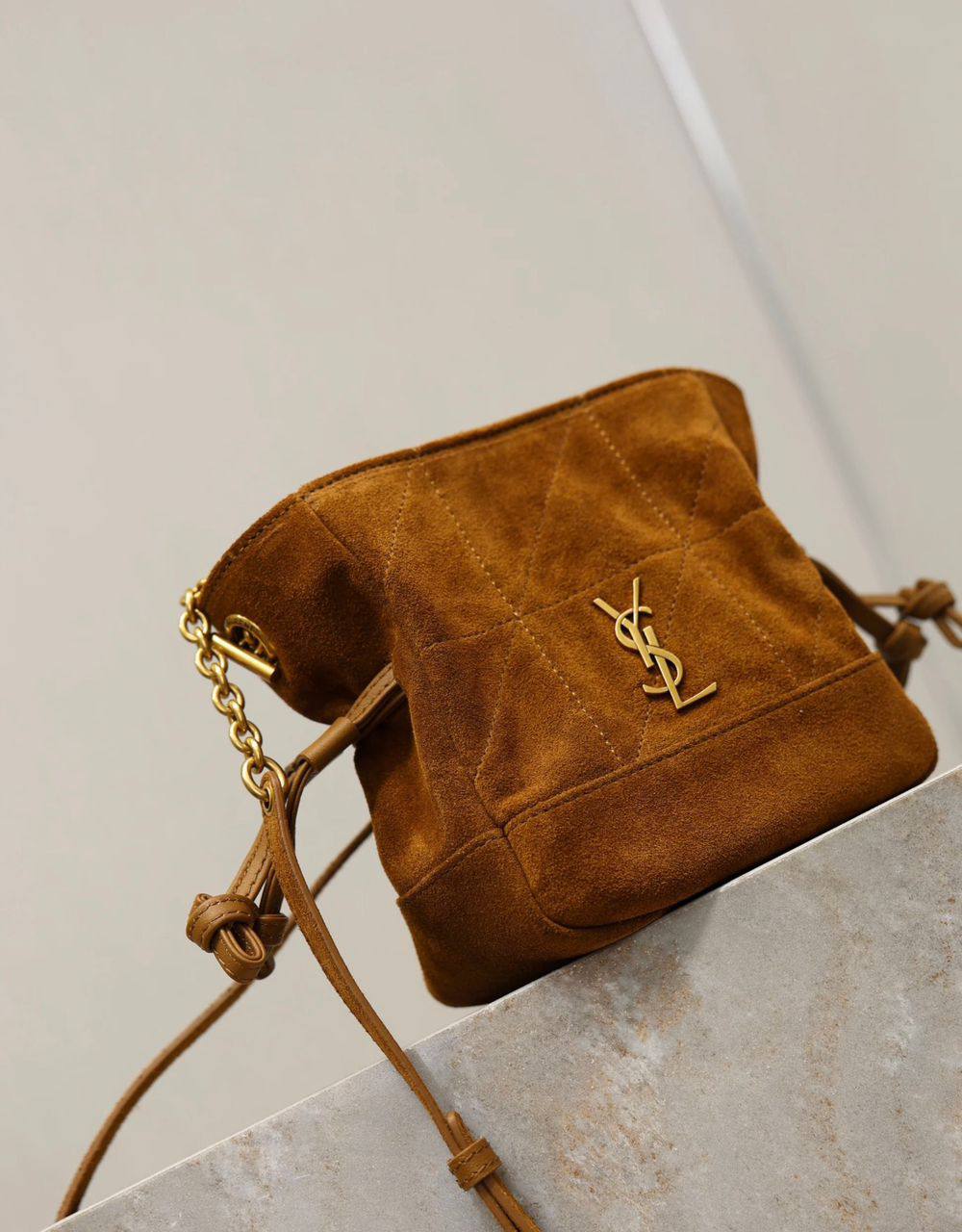 YSL
110 dhs🗽
SIZE：26×18×12.5cm
Good quality 

with box
🎁🎁🎁

Zain35
♥️♥️♥️