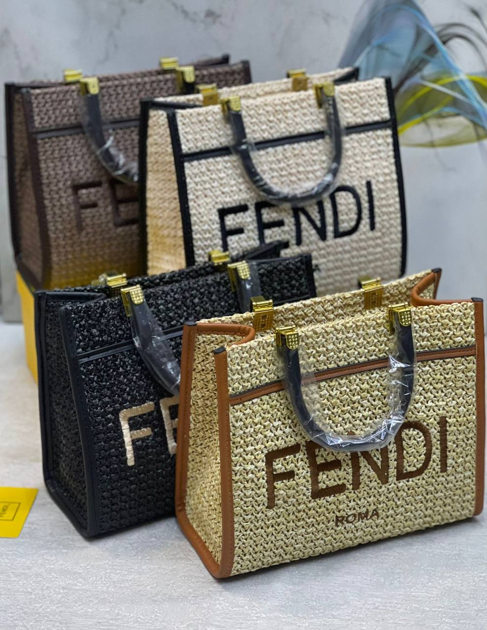Fendi
130 dhs✅

With box
🎁🎁🎁

Zain175
♥️♥️♥️