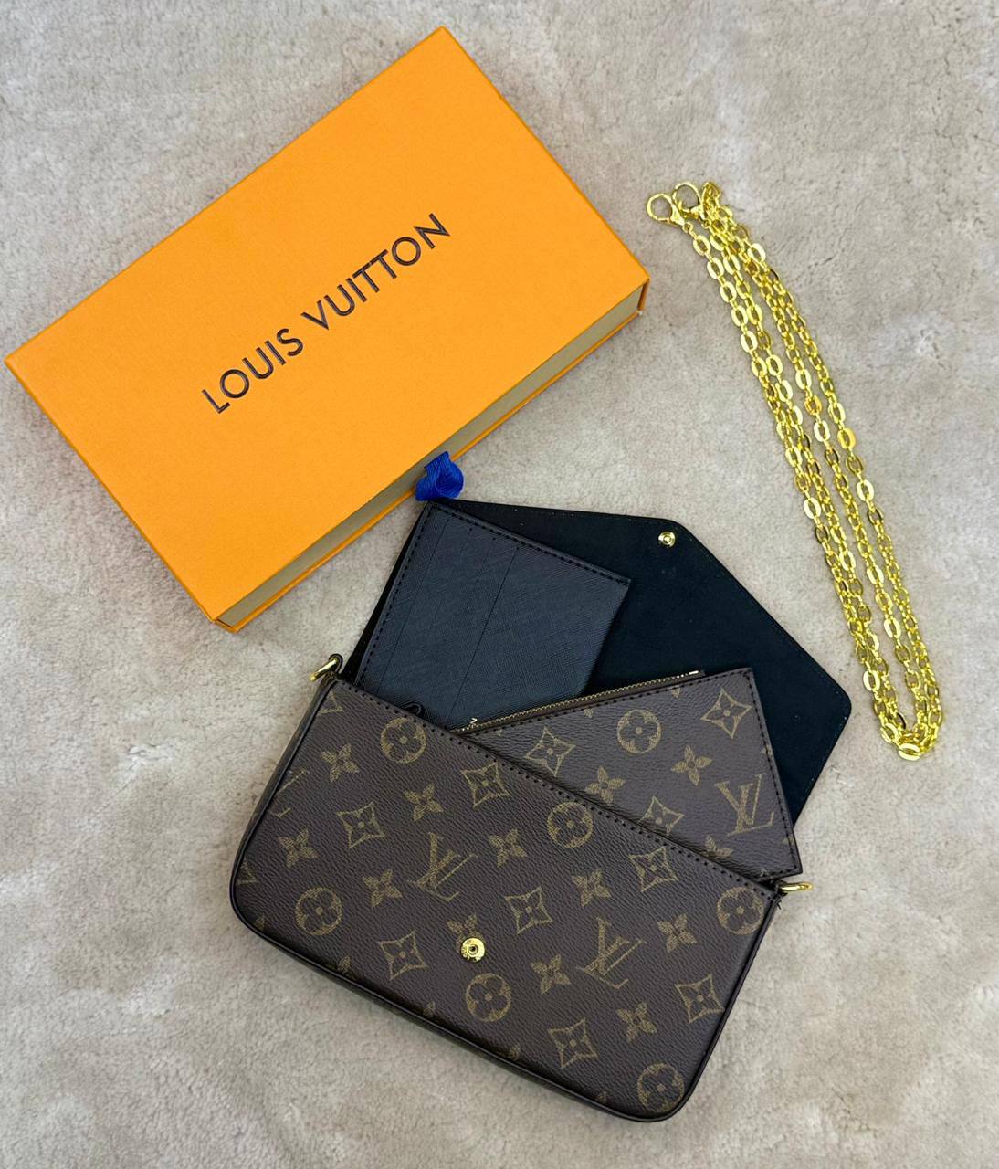 LV 
GOOD QUALITY 💯
WITH BOX 📦 
🎁🎁🎁

GOLSSY 
75 dhs🪙💚

MATE FLOWER 
75 dhs🪙💚

Zain28
♥️♥️♥️