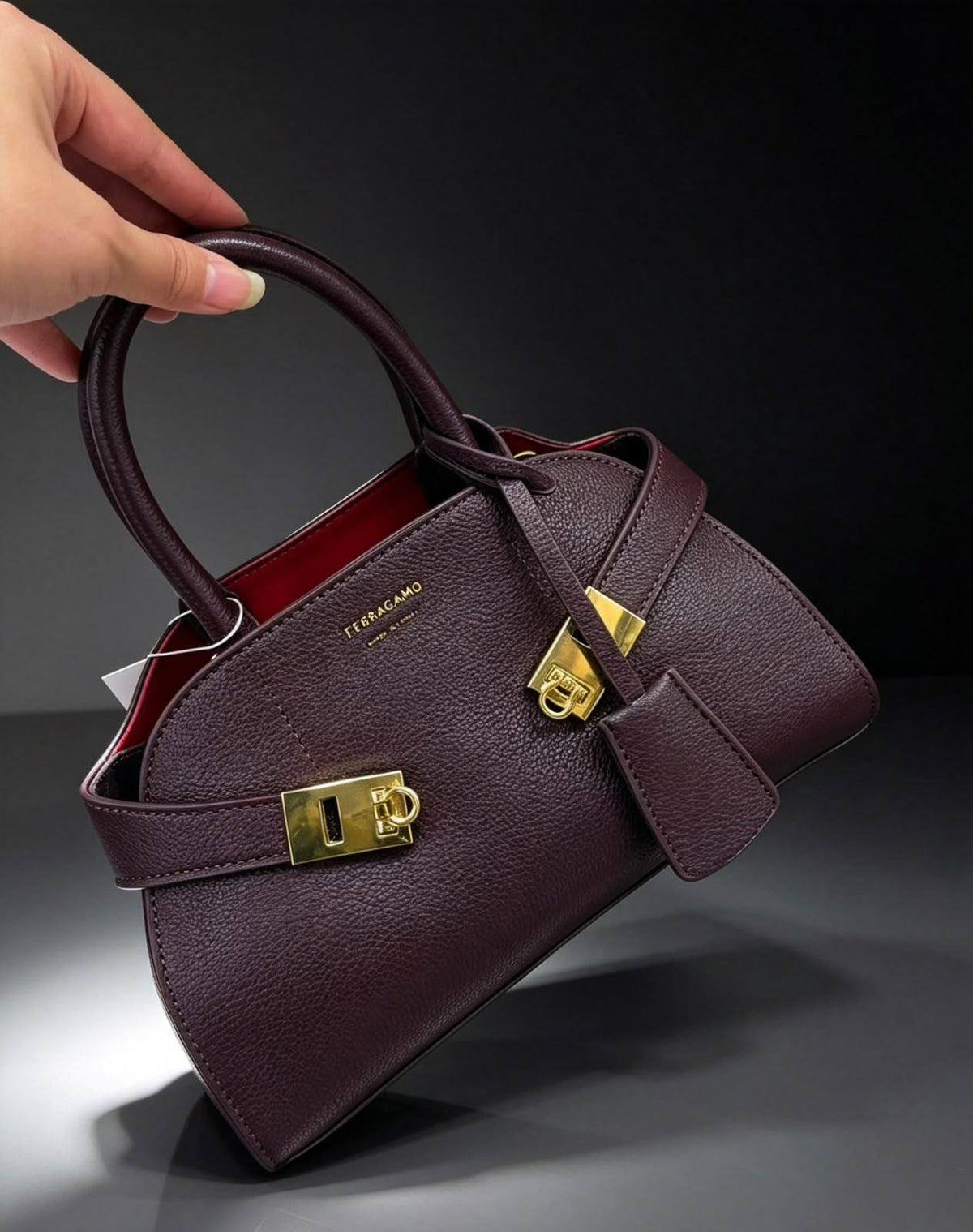 New arrival
Ferragamo

28cm
without box
110 dhs🇦🇪🇦🇪

Zain118
♥️♥️♥️
