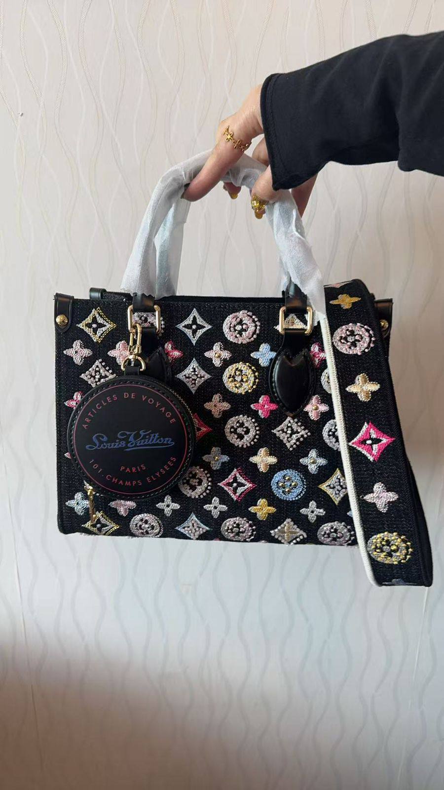 LV 
Master
370 dhs❣️
#25cm💕🙋‍♂️

Zain228
♥️♥️♥️