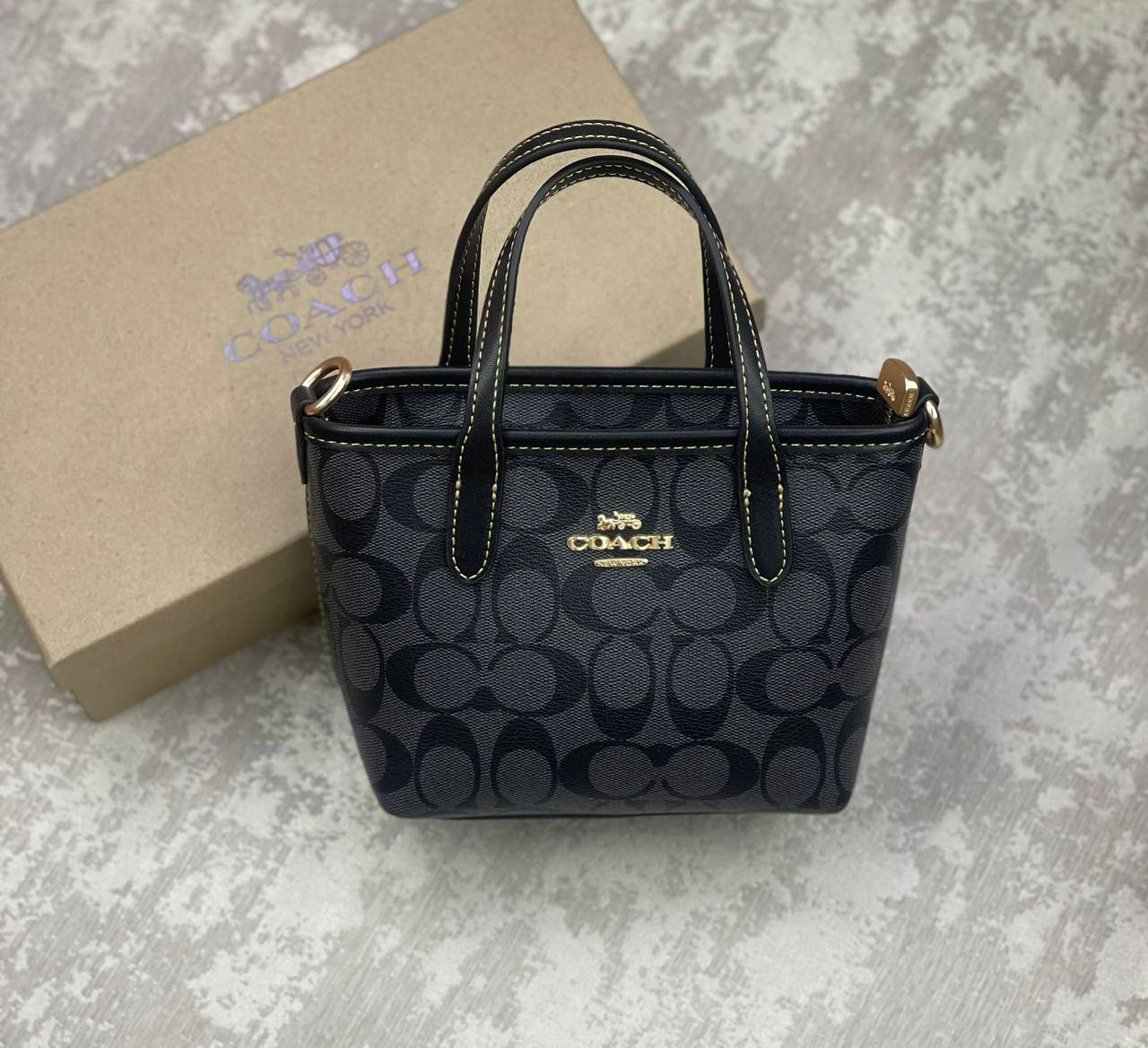 COACH

110 dhs✅

with box
🎁🎁🎁

Zain175
♥️♥️♥️