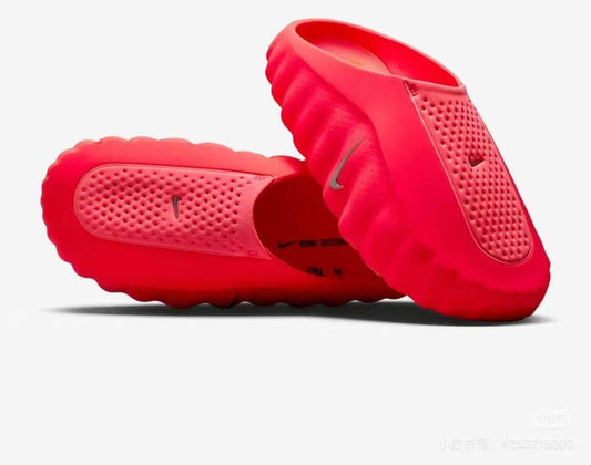 Nike Slippers, 
High Quality 
Size40To 45
160 dhs✅

Zain120
♥️♥️♥️