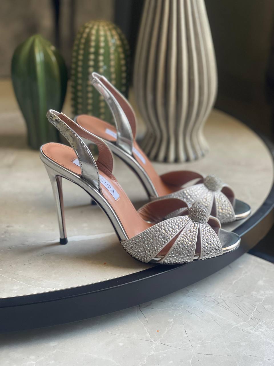 NEW AQUAZZURA 💥💥
*Super master quality*
*Size 36 to 41*
550 dhs💓

Zain113
♥️♥️♥️