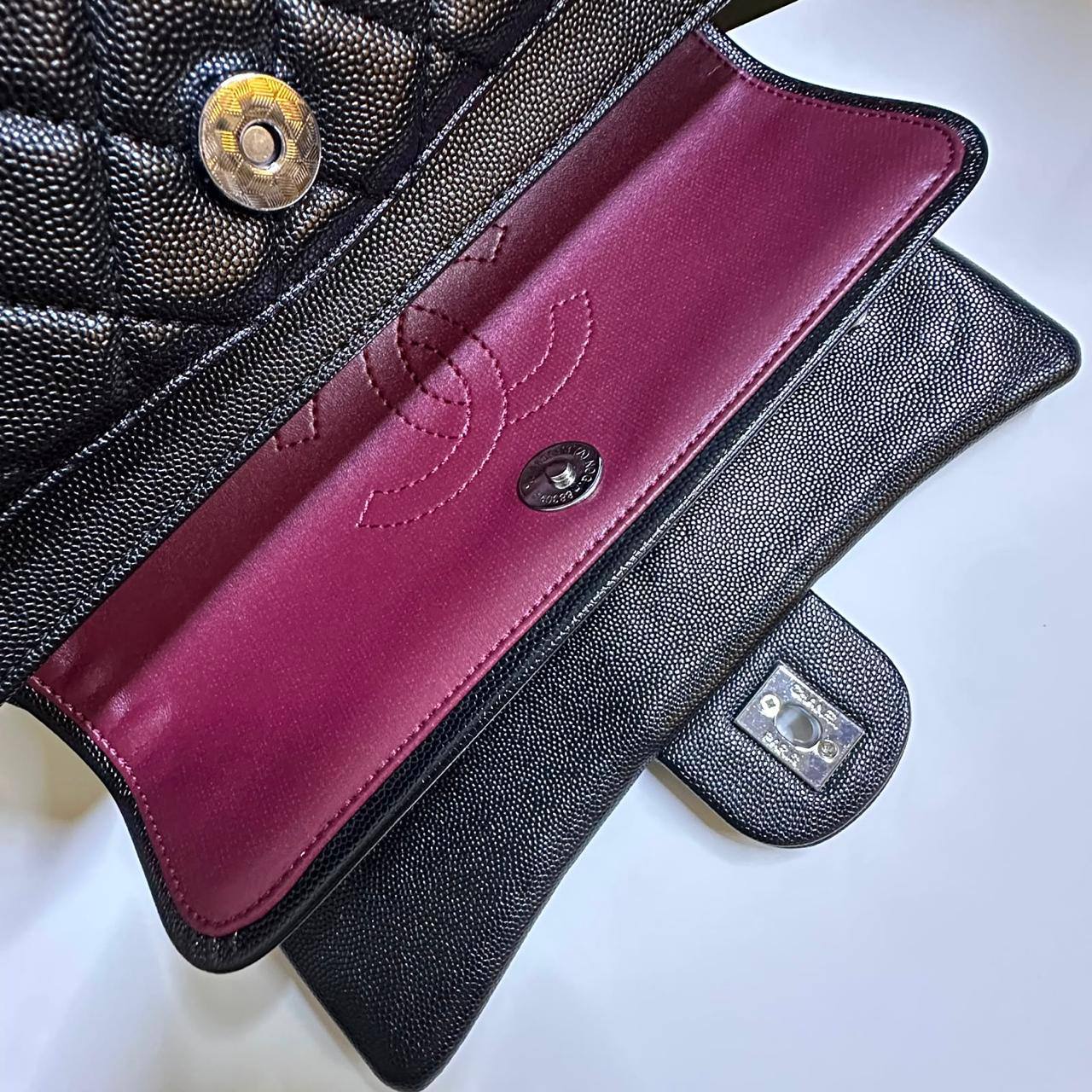 CHANEL NEW CAME HIGH QUALITY WITH FOLDING BOX 
130 dhs🇦🇪🇦🇪
(caviar)

Zain295
♥️♥️♥️