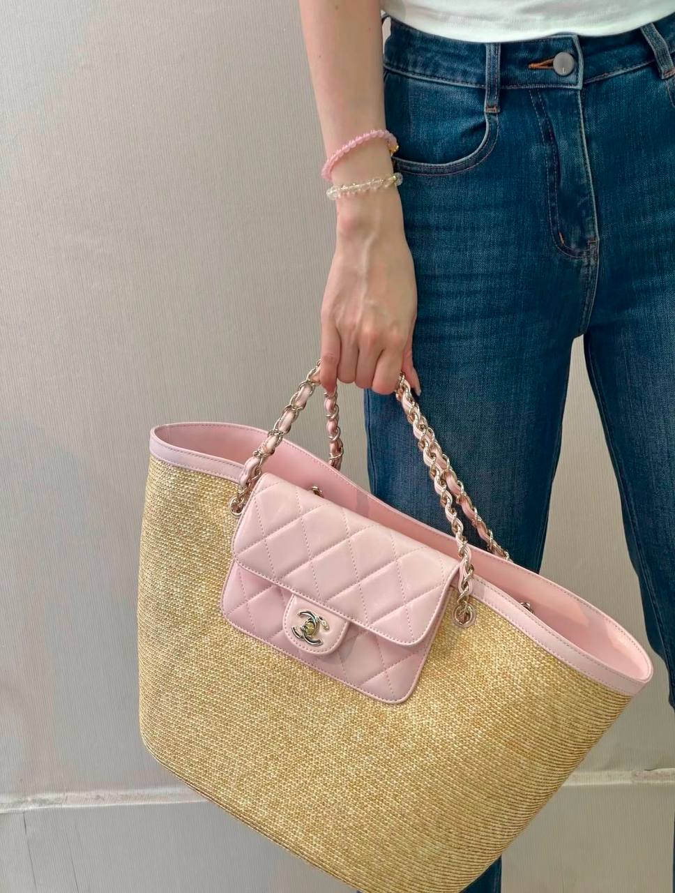 Chanel
130 dhs🇦🇪🇦🇪
good-quality 

Zain35
♥️♥️♥️