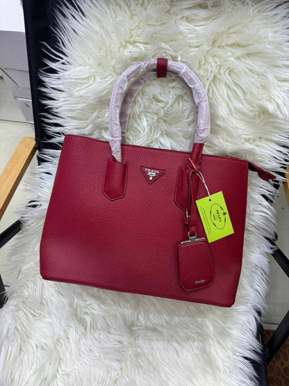 Prada big 2 in 1

 First quality 

Size : 34 * 25* 20  cm
85 dhs🇦🇪🇦🇪

Zain115
♥️♥️♥️