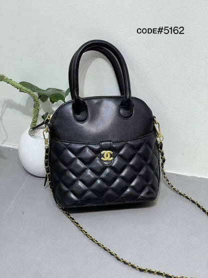 CHANEL ᴄʟᴜᴛᴄʜ
ᴡɪᴛʜ ᴄʜᴀɪɴ
ɢᴏʟᴅ ʜᴀʀᴅᴡᴀʀᴇ
sᴜᴀᴅᴇ ᴄᴀʟғsᴋɪɴ ᴍᴀᴛᴇʀɪᴀʟ
sɪᴢᴇ : 19 cm

70 dhs🪙💕

Zain31
♥️♥️♥️