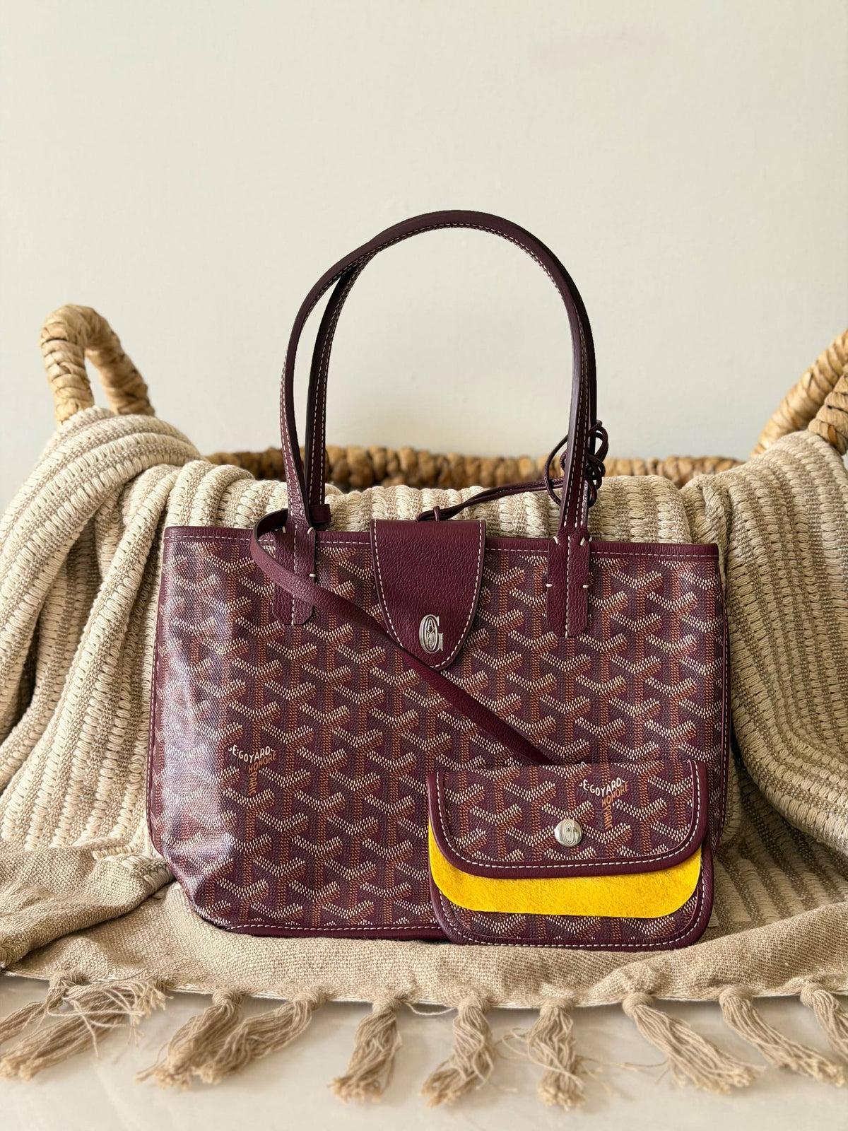 Goyard 
Vipp quality 
Size: 21 cm

For Price 👇 WhatsApp✅
0568585901 
0507557372
0552275751 Owner Zain 👌

Zain315
♥️♥️♥️
