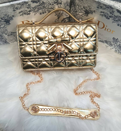 Dior

New arrival 
22cm
120 dhs🇦🇪🇦🇪

with box

Zain118
♥️♥️♥️