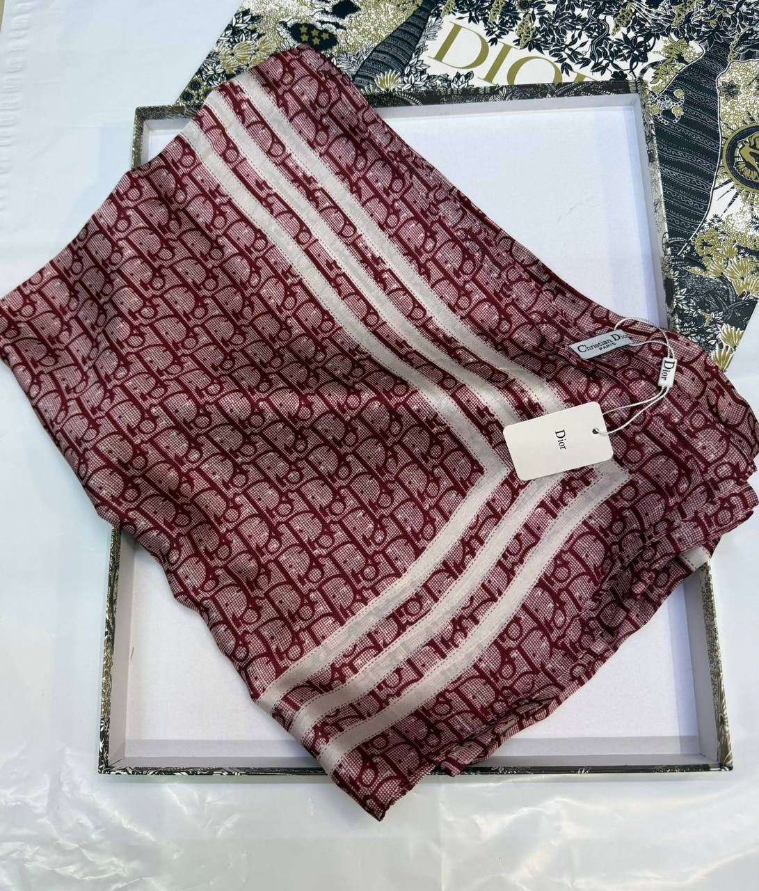 Silk scarf 🧣 
40 dhs✅

With box🎁
55 dhs✅

Zain93
♥️♥️♥️