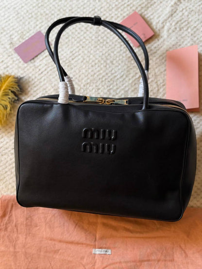 MIU MIU
30cm
360 dhs❤️
34cm
370 dhs❤️
Top quality

Zain167
♥️♥️♥️
