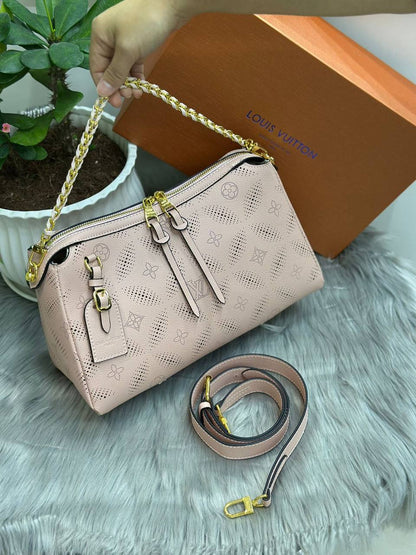 LV
SIZE  ……… 31CM 
115 dhs✅
with BOX 
🎁🎁🎁

Zain51
♥️♥️♥️