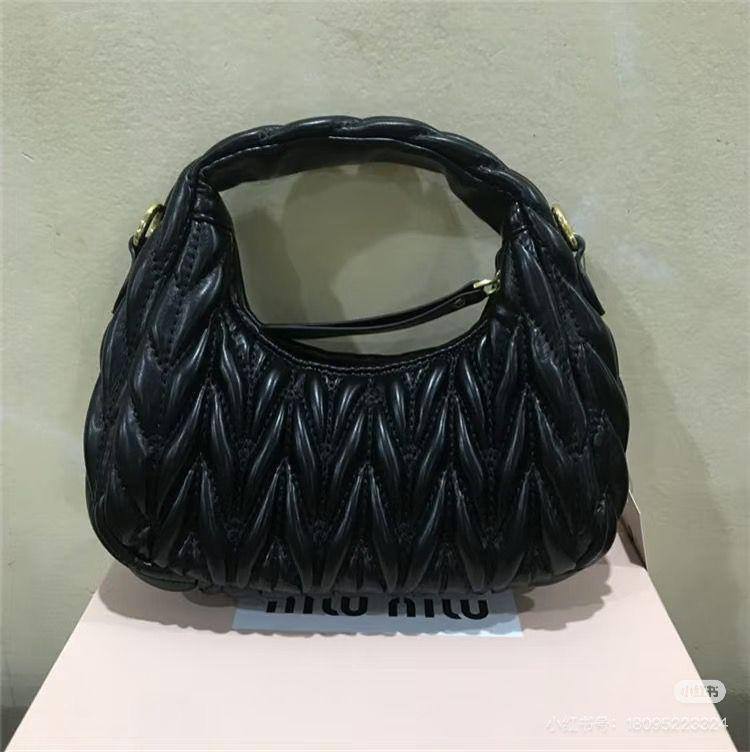 MIU MIU 

25*18*7 cm

100 dhs🇦🇪

With box

Zain17 
♥️♥️♥️