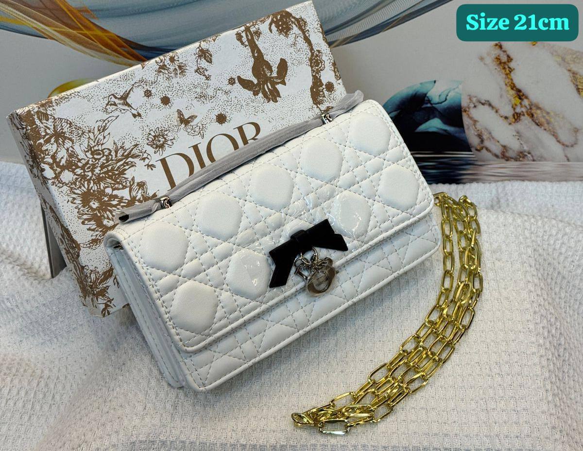 Dior

Good quality 

with box 
115 dhs🇦🇪🇦🇪

Zain186
♥️♥️♥️