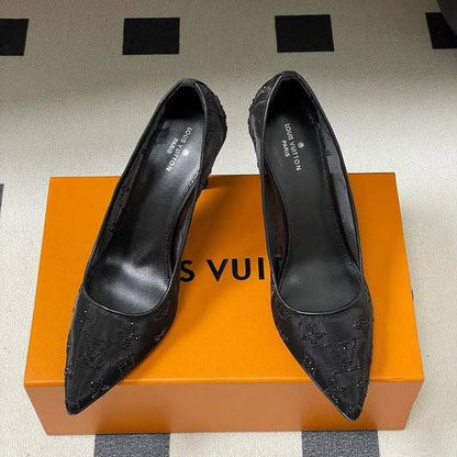 LV HEEL
GOOD QUALITY
105 dhs✅

Zain40
♥️♥️♥️
