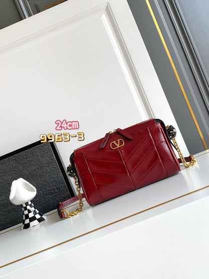 Valentino 24 cm 330 dhs🇦🇪 33 cm. 350 dhs🇦🇪 Zain153 ♥️♥️♥️ - Zain Corner Store copy & master bags shoes & more