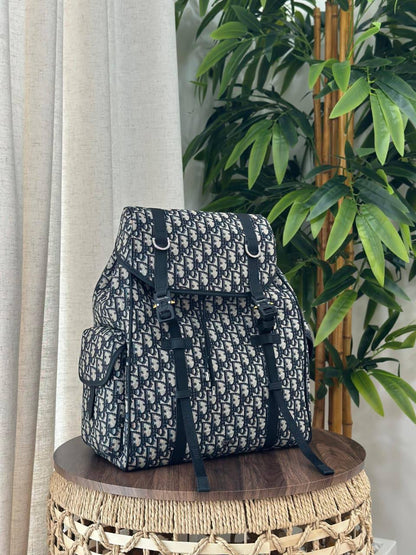 DIOR
*❗️BACKPACK ❗*
*SUPER MASTER QUALITY ❗*
1700 dhs✅
*WITH  PAPERBAG❗*

Zain267
♥️♥️♥️