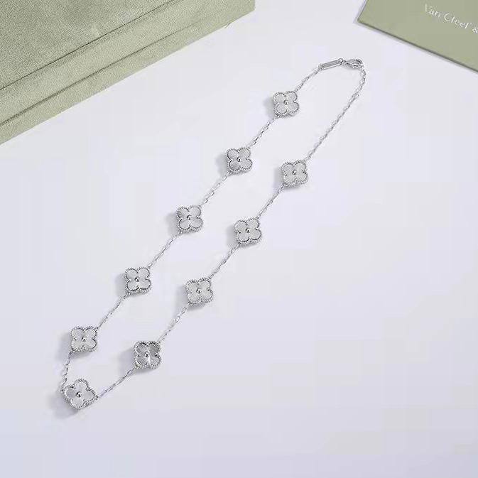NECKLACE 
VCA MASTER✨💫
115 DHS✅
 WITH BOX AND PAPER BAG🛍️🎁

Zain89
♥️♥️♥️
