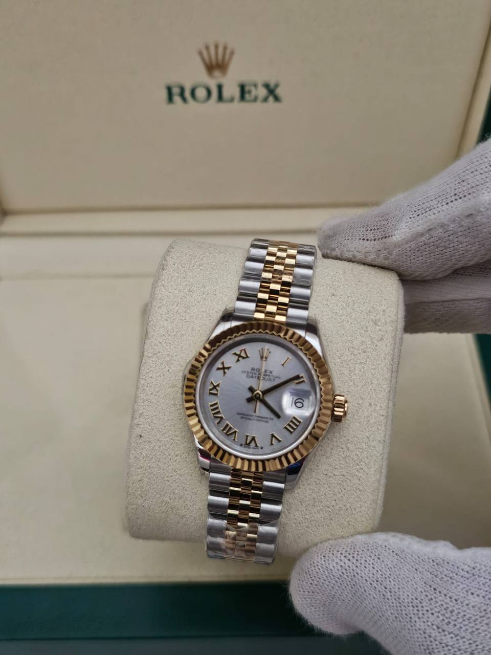 *♛ROLEX♛*
Rolex
_DATE-JUST 28MM 
Swiss Movement🇨🇭
Water Resistant 💧
Sapphire Crystal 
Super Master Quality 
With Original Box  📦🛍️
For Price 👇 WhatsApp✅
0568585901 
0507557372
0552275751 Owner Zain 👌

Zain282
♥️♥️♥️