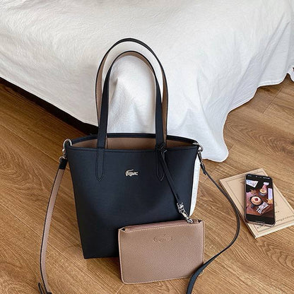 Locaste 
With sling. With small pouch 
70 dhs🇦🇪🇦🇪

Zain232
♥️♥️♥️