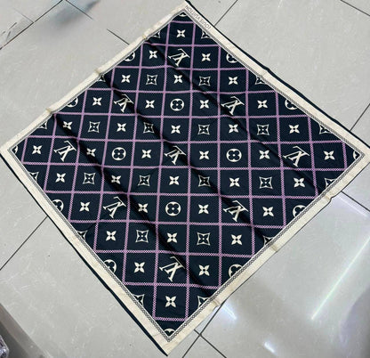 Silk square scarf 
40 dhs🇦🇪🇦🇪
Size 90*90

Zain93
♥️♥️♥️