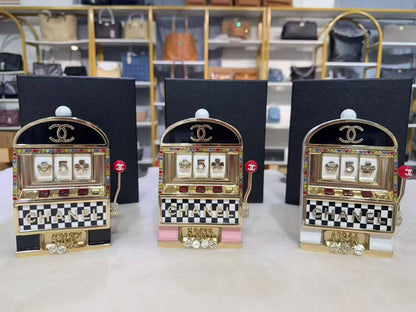 Chanel 

new arrival 

260 dhs🇦🇪🇦🇪🇦🇪
mini size
Zain228
♥️♥️♥️