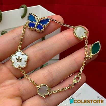 VCA Bracelet 💐
Master quality 💎
Available more colors 👈

*75* AED normal box 📦 
*110* AED original box 🗃️

Zain48
♥️♥️♥️