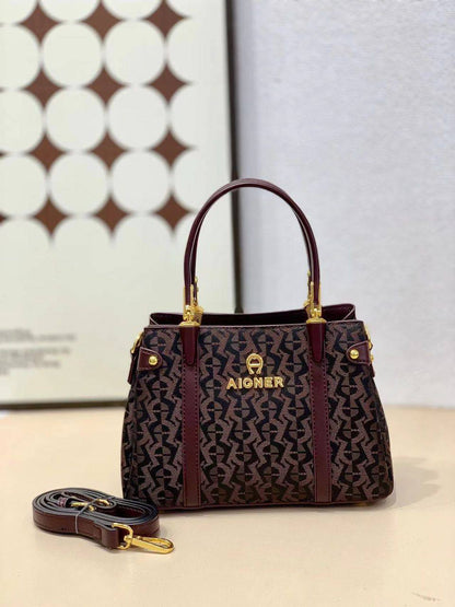 Aigner - DKNY
100 dhs✅
size：22cm
good-quality 

with box
🎁🎁🎁

Zain35
♥️♥️♥️