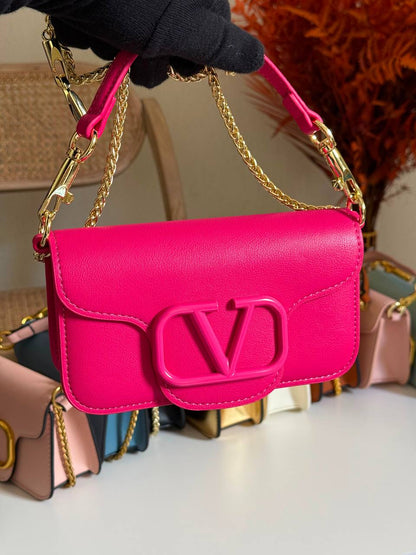 VALENTINO
20cm
310 dhs🇦🇪🇦🇪
Top quality 
With box🎁

Zain167
♥️♥️♥️