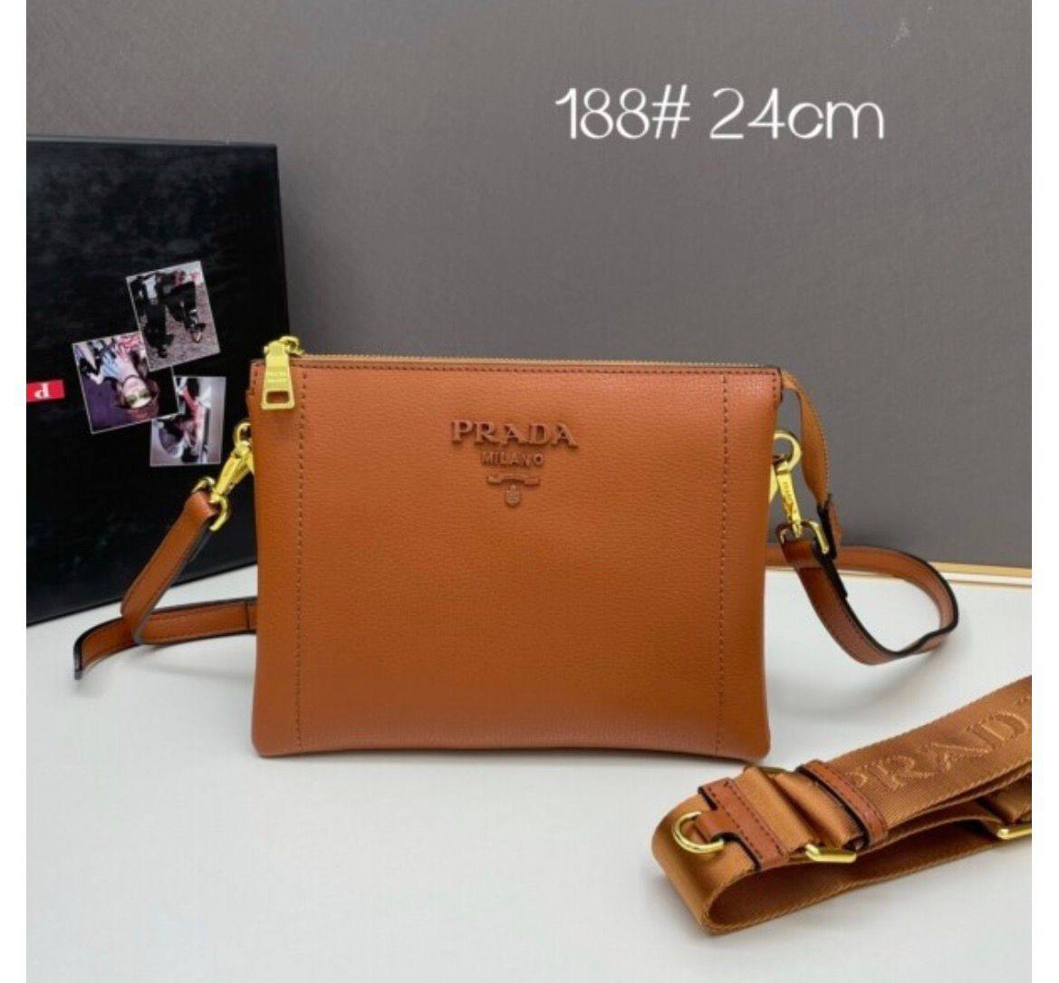 Prada
110 dhs💓
size：24cm
High-quality 

with box🎁🎁🎁

Zain35
♥️♥️♥️