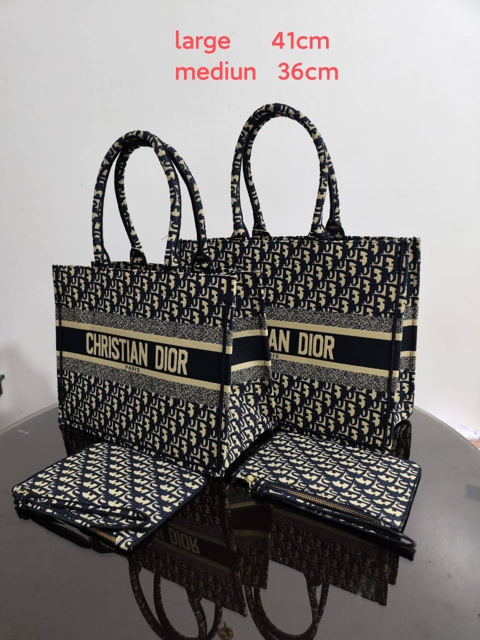 Dior

100 dhs✅    36cm
110 dhs✅   41cm

Zain26
♥️♥️♥️