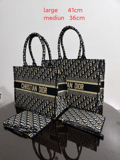 Dior

100 dhs✅    36cm
110 dhs✅   41cm

Zain26
♥️♥️♥️