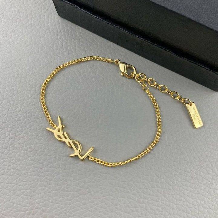 YSL SET🦋*
Necklace 🍁
Earring🌊
Bracelet ❣️
Master quality 💯
With normal boxes 🗃️ 
And paper bag 🛍️
110 dhs🗽

Zain216
♥️♥️♥️