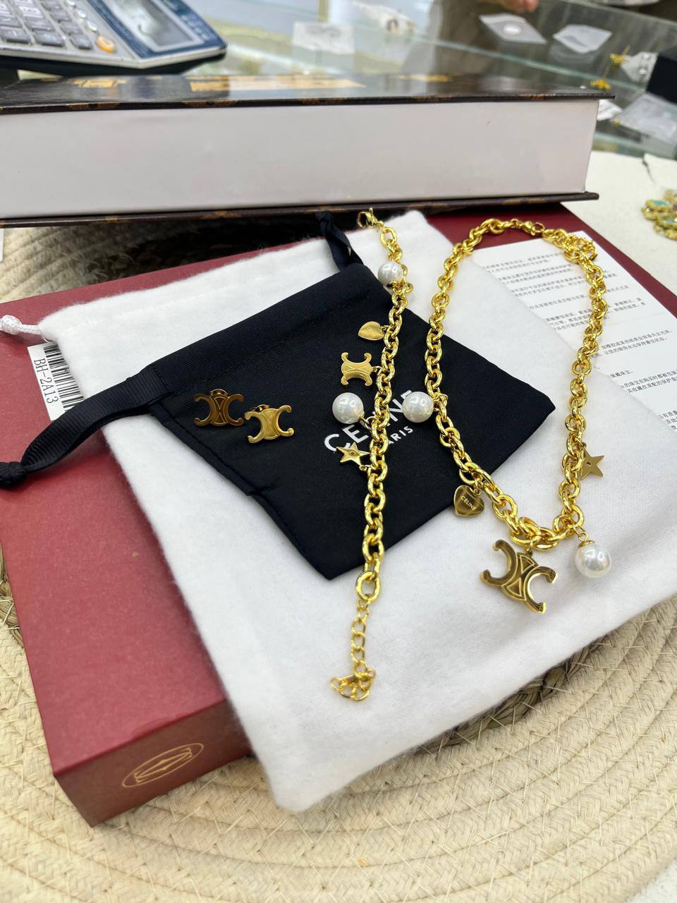 Stainless steel SET 💯*
Necklace ❤️‍🩹
Earring 🍁
Breslat ❣️
With normal boxes 📦 
And paper bag 🛍️
45 dhs🪙🌨️
With master box 📦 
65 dhs🪙🌨️

Zain216
♥️♥️♥️