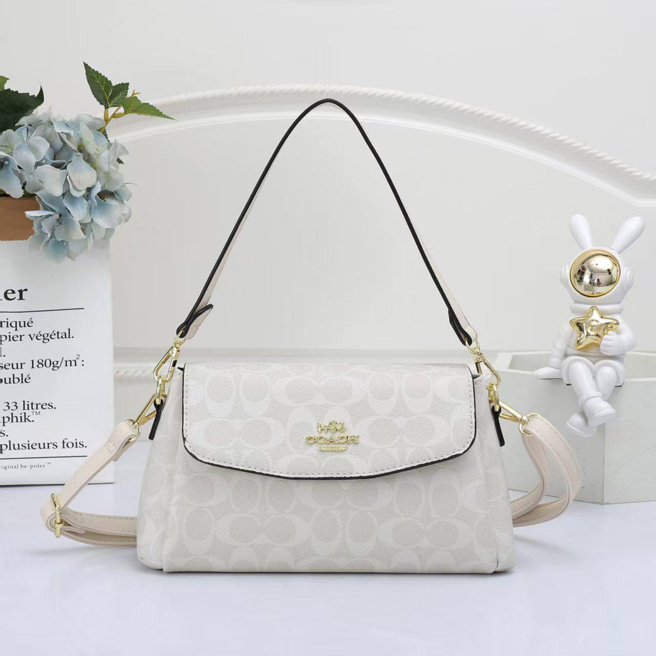 Coach 

95 dhs🌺

Zain253
♥️♥️♥️